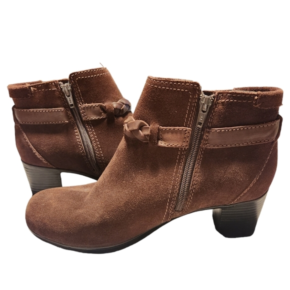 Clarks Brown Suede Ankle Boots Size 8½ - Picture 8 of 9